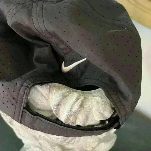 Women’s Nike Golf Black Hat OSFM - Picture 3 of 4